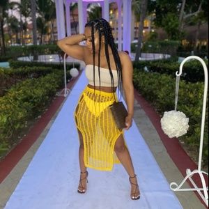 Yellow knitted skirt